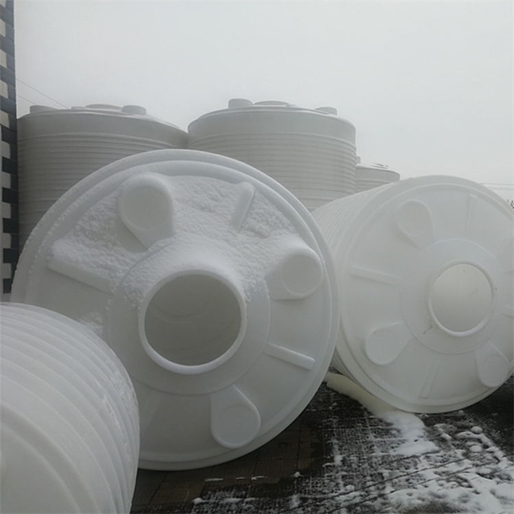 山東20噸塑料桶的滾塑工藝與應(yīng)用優(yōu)勢解析